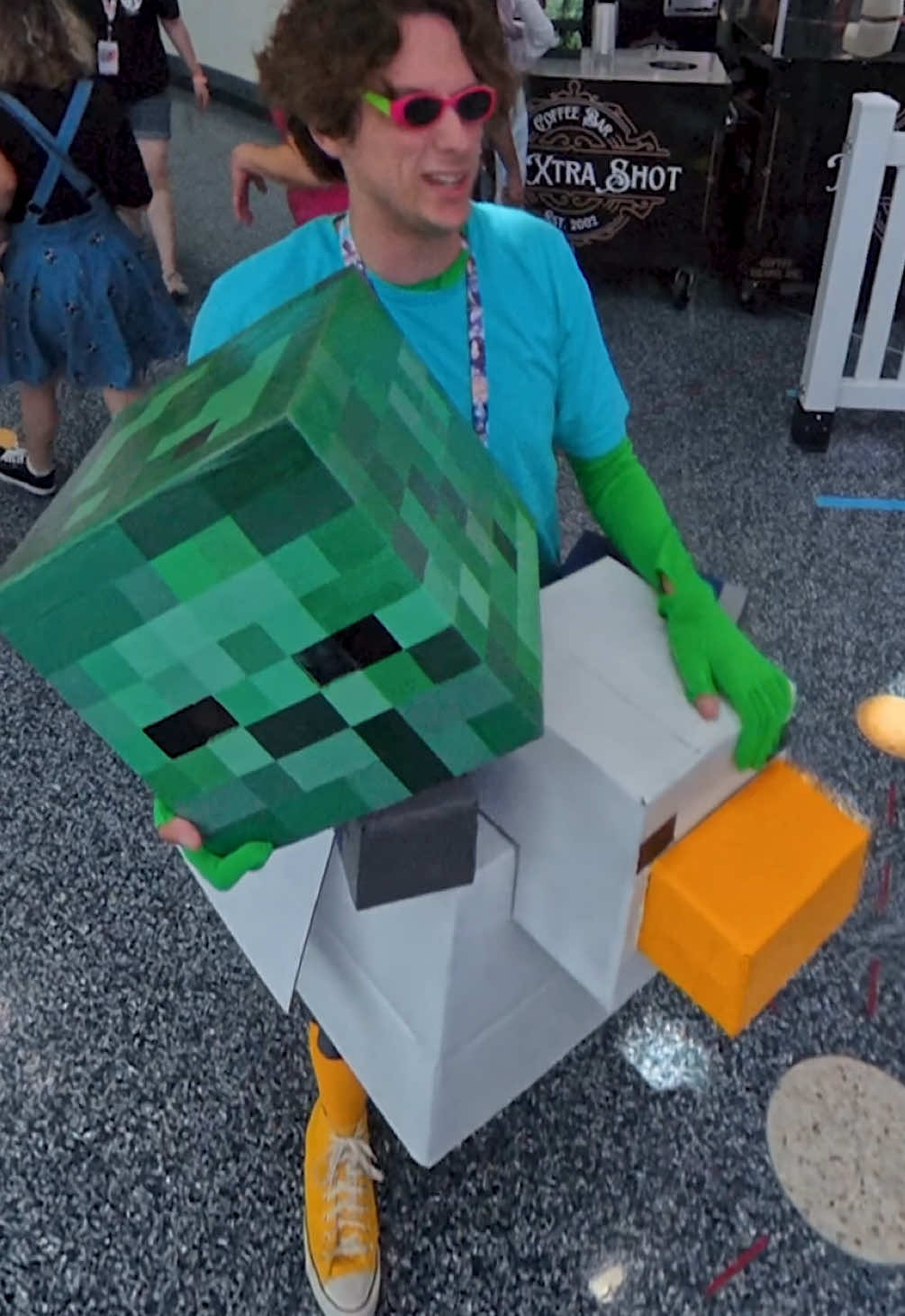 BEST CHICKEN 🐓JOCKEY Cosplay🏆 at Anime Expo 2025! We need to find his  @ #minecraftmovie #chickenjockey #cosplay #animeexpo 