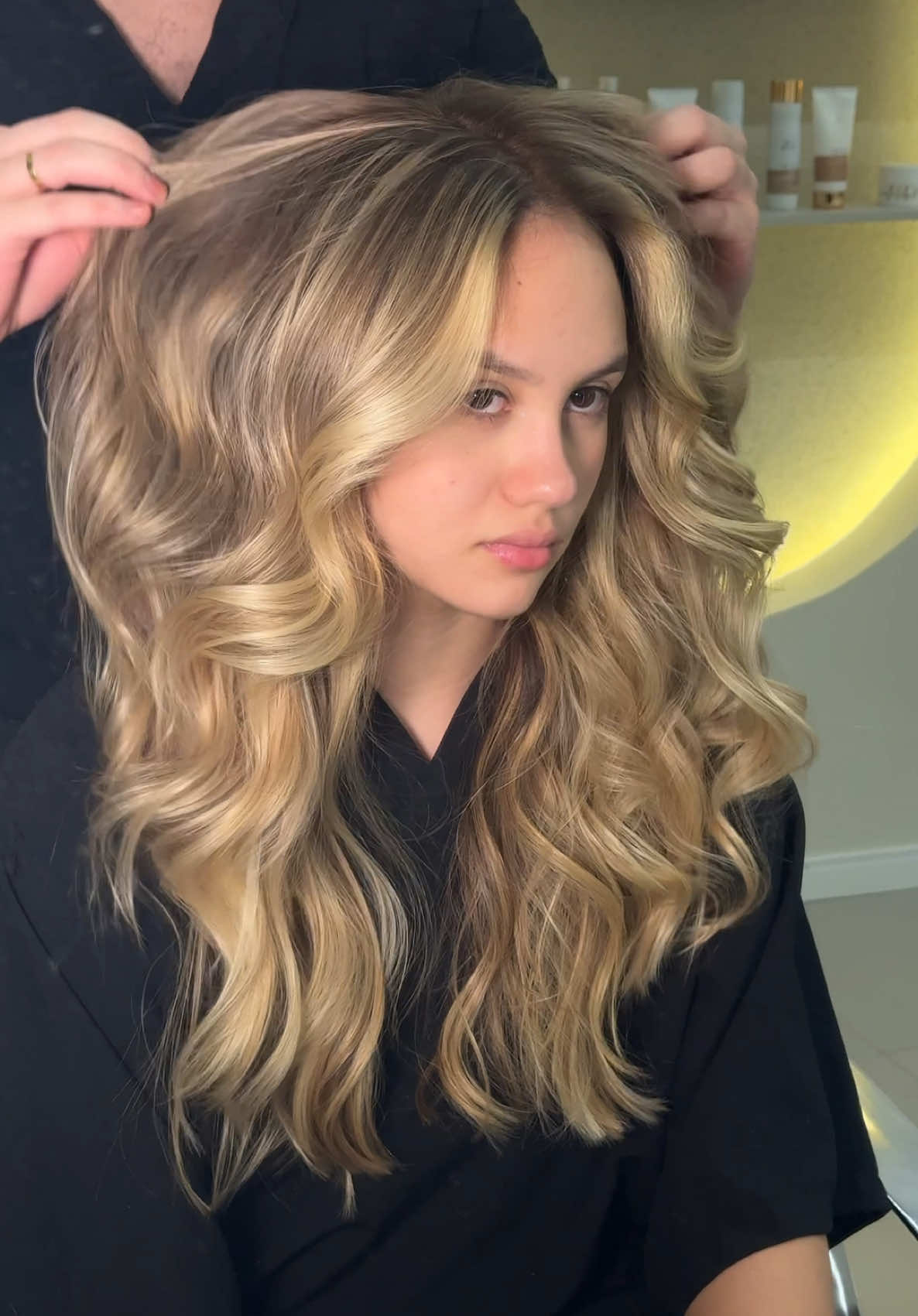 Mais de 3 anos fazendo esse cabelo lindo! 😮‍💨🤌🏻 #loirodourado #salaodebeleza #cabeleireiro #blonde 