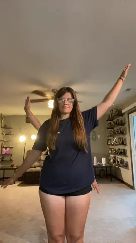 Hiii 😮‍💨 #trend #dance #sister #hiiii #fyp #wedoitbetter