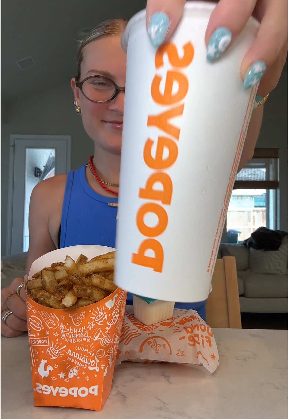 First time trying POPEYES!!! 🍗🧡 What should I try next!! #popeyes #popeyeschicken #popeyesmukbang #popeyeswraps #fyp #mukbang #mukbangvideo @Popeyes 