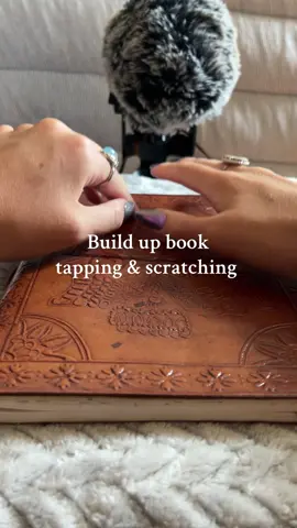 Some cozy build up taps and scratches for you 🥰 #asmr #asmrtapping #asmrscratching #asmrfyp #asmrforsleep #satisfyingvideo #relaxing #asmrsounds #cozyasmr 