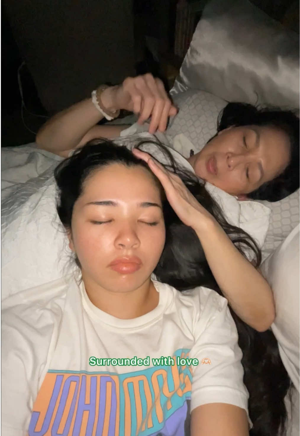 Being 26 means going to your mom’s room, asking her to tap the stress away 😭😂 #holistichealth #asmr #esthetician 