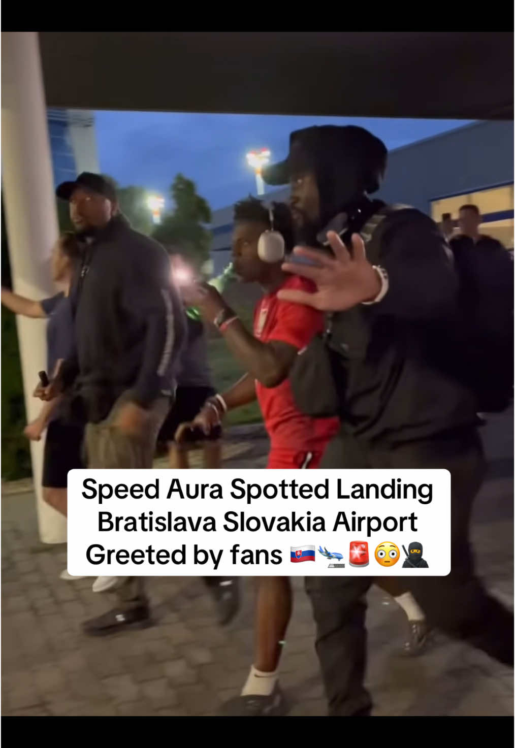 Speed spotted stream tomorrow 🚨 #speed #ishowspeed #slovakia #bratislava #airport #update #aura #crowd #fans #fyp #fypageシ 