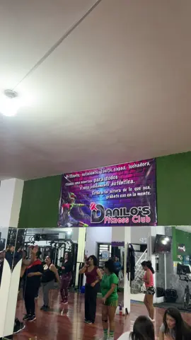 Los jueves bailamos con flow . #danilosfitnessclubmagdalena #surdequito #magdalena #gym #Fitness 
