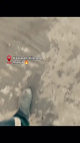 Tempat kerja murid duduk di bangku paling belakang,,  #masukberanda #CapCut #capcut_edit #masukfyp #fypシ゚viral #viral #fypシ #fyppppppppppppppppppppppp 