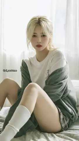 집콕 감성 🌥️ 포근한 빛과 함께한 내추럴 홈웨어룩 | Cozy vibes in soft light and natural loungewear #홈웨어룩 #LoungewearVibes #おうちコーデ #trangphụcnhàmềm #estilocómodo #modacasal