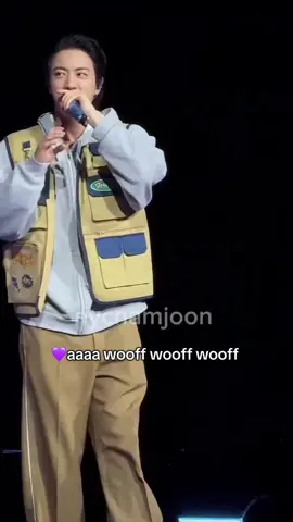 Lucu banget dia bingung army kenapa wooff wofff endingnya ikutan  #kimseokjin #seokjin #armybts #bangtanboys #jinbts #anaheim #bts_official_bighit 
