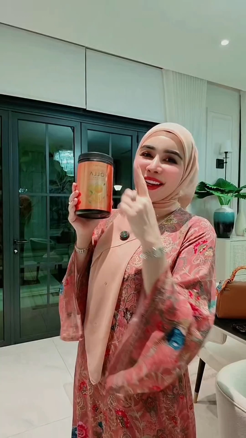 Dulu pernah jumpankak ell ni gelap tak cerah pun mcm ni ...kejab lg kak ell nak live yg nak ada masalah sunburn jeragat or susah cerah tu uolls joint dlm live..kak ell sendiri akan guide cara makan yg penting x de pantang ape2 pun ... hari ni nak bg harga special tau #kakell #lawwa #lawwaskin #yolla #vitaminc #probiotik #supplimentcerah 