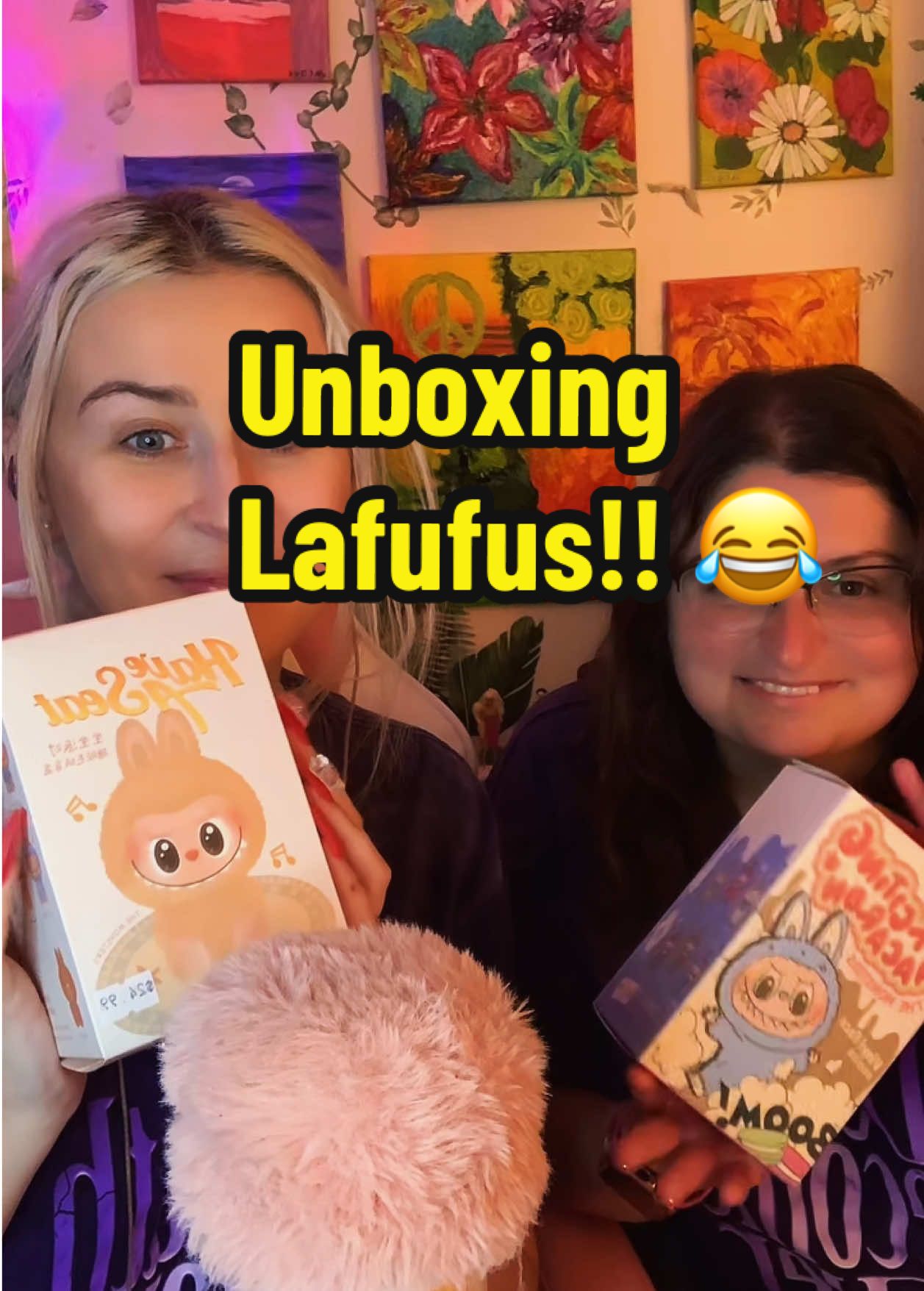 Me and @tiffspopincustoms got some Lafufus for the experience (we actually love them so much) #lafufu #unboxing #labubu #blindbox 