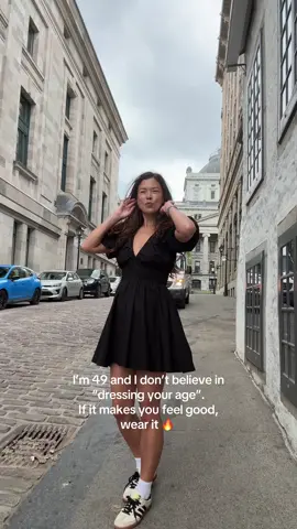 So more gen x nostalgia for you, when I was growing up our bodies would be labelled apples or pears 🍐 and we were convinced we had an expiry date. Turns out we DON’T need to identify with fruit and we should feel good dressing however we want at ANY age 🤍 😘  #selflove #summerstyle #confidence #confidentwomen #40 #40s #40plus #ageappropriate 