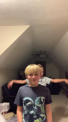 He sucks at dancing but anyway back w cuzzzzz🔥🔥🔥🔥🔥🔥