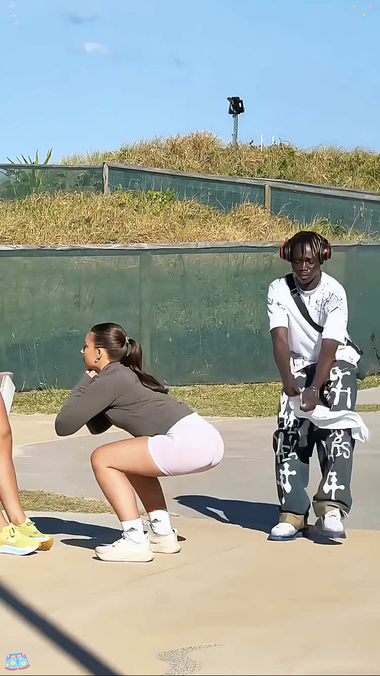 Ripped pants prank!👖 🫣😱😱#fyp #foryou #funnyvideos #funny #haha #prank #happy #viral #funnyprank #ripped #scary #scared 