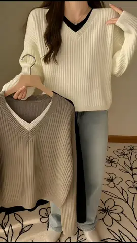 VAV - YUNI TOP KNIT / SWEATER V NECK KNIT TWO TONE - PN STOK NYA NGAK BANYAK LAGI YAH . . . #fypシ゚viral #sweater #sweaterwanita #sweatermurah #sweaterrajut 