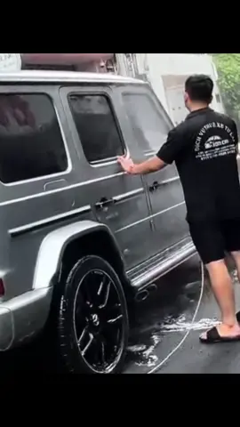 Sạch sẽ để phục vụ khách chứ #g63 #SedanHạngSang #XeSangTựLái #BờmCar #ChoThuêXeTựLái #ThuêXeCaoCấp 