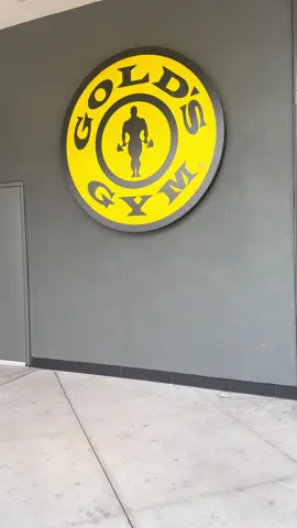 After years of delays and so much hype… the new Gold’s Gym at Beverly Center is finally OPEN — and it 100% delivered 😤💪 From top-tier equipment to an unreal energy in the room, this place might just be the best gym in LA. Bonus: there’s a surprise guest in the clip… meet Tonka the gym dog 🐶🏋️‍♂️ — stealing the spotlight and our hearts 😂 If you’re in LA, this is the spot. Period. 📍Beverly Grove • Los Angeles #GymTok #goldsgym #beverlyhills #beverlyhills #dogtok 