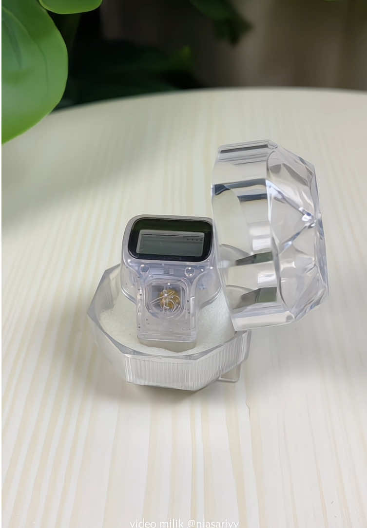 Tasbih digital mini alarm, LED akan menyala otomatis ketika hitungan ke 100 jadi makin semangat ngejar jalur langitnya 🤩✨❤️‍🔥 #tasbih #tasbihdigital #tasbihdigitalcantik #tasbihcincin #tasbihtransparant #tasbihled #fypage 