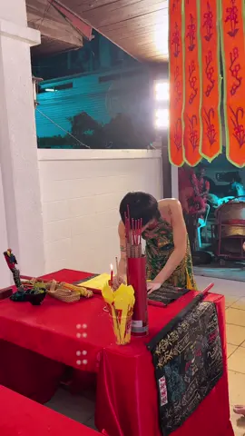 ฉลองวันคล้ายวันประสูติเทพเจ้ากวนอู  ณ บ้านเลขที่ 98/ 16 หมู่บ้านเสริมทรัพย์ เรียนเชิญเพื่อนๆ พี่ๆ เข้ามาไหว้พระกันได้นะครับ วันนี้วันสุดท้าย จะมีการทำพิธีในช่วงบ่าย #ม้าทรง #ม้าทรงภูเก็ต #ม้าทรงหล่อ 