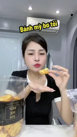 Bánh mỳ bơ tỏi thơm ngon giòn rụm các bạng ơiii. Nên thử nha #nhungthone #nhunghaiphongreview #banhmybotoi #bepmeem 