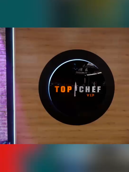¡La nueva temporada de TopChefVIP4 te sorprenderá! Situaciones calientes y sorpresas picantes prenderán fuego a la cocina. Gran estreno martes 22 a las 7PM/6C por Telemundo. @telemundo @telemundorealities  #juansoler #topchefvip4 #telemundo #telemundorealities