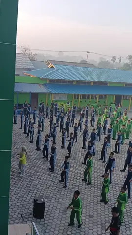 Senam PGRI - MTsN Karimun pagi ini.  #senampgri  #mtsnegerikarimun  #madradahmajubermutumendunia 