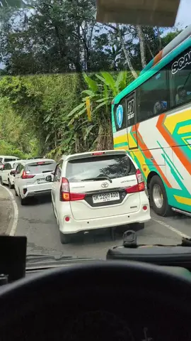 Bedugul hari ini masih macet #bedugul #singaraja #macet #pengalihanjalan #gilimanukdenpasar #jalanambles #bajera #semogaselamatsampaitujuan 
