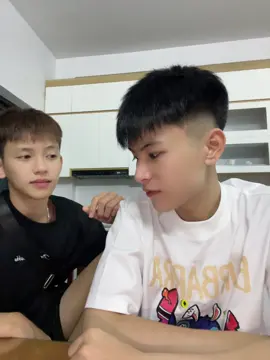Cần pass gấp bà vk này