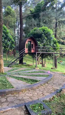 Magrib2 nyasar di kampung orang #wisatahutanpinus #cafetengahhutan #wisatakuningan ##ConSantanderConecto 