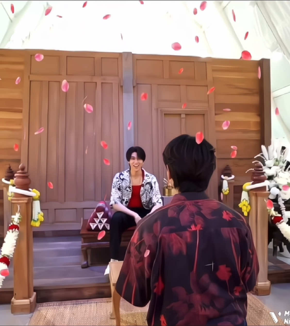 Đi chạy show mà tưởng đâu cái lễ đường  #joongdunk #joongarchen #dunknatachai#hiddenhangout#hishuong #fyppppppppppppppppppppppp 