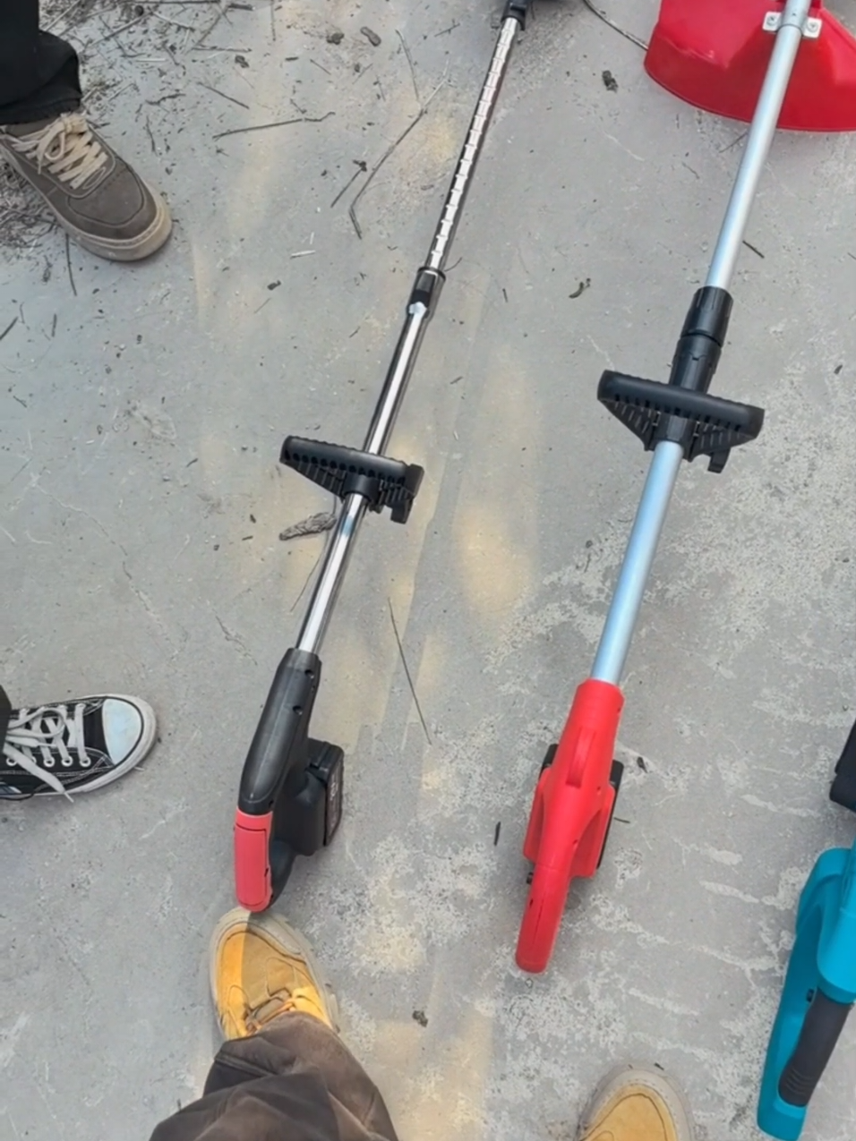 Mesin Potong Rumput IRONHOOF 288V/588V Daya 650W 2 Baterai, Pemotongan yang Kuat https://vt.tokopedia.com/t/ZSBWahjv7/ #potongrumput #mesinrumputportable #mesinpotongrumput #mesinrumput #fyp #viral #cuantiktok #semuaorang #tiktokshopindonesia #creatorsearchinsights 