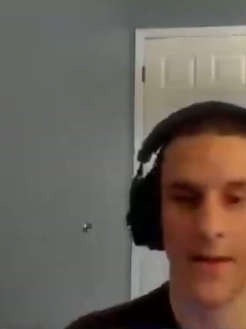*crowd goes crazy as Apslayz slams his desk*
