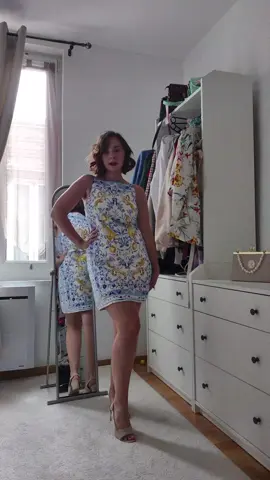 tenue du jour qui s'en le départ en vacance , robe de h&m #fashiontiktok #model #robe #blue #mode #vintagevibes #styleinspo #hm #dolcevita #summervibes #outfitideas  #tenuedujour #outfitinspo #look  #lookdujour #styleinspo #fashion #summertime 