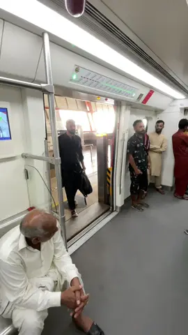Public prank wait for reaction #😂🤣 #fyp #foruyou #varil #funnytiktok #buhran_tv 