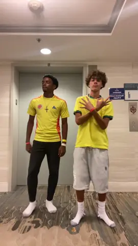 ✋😛🤚#fyp #brazilian #dancetrend #Summer #lamineyamal #🇧🇷 #viraltiktok 