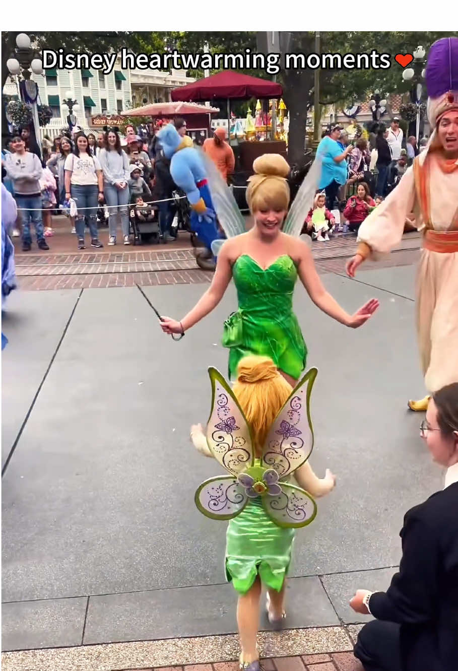 A Disney moment we won’t forget…❤️//spread love 💕 #funnyvideos #disneyland #warm #kinds #disneyworld #foryou #reaction 