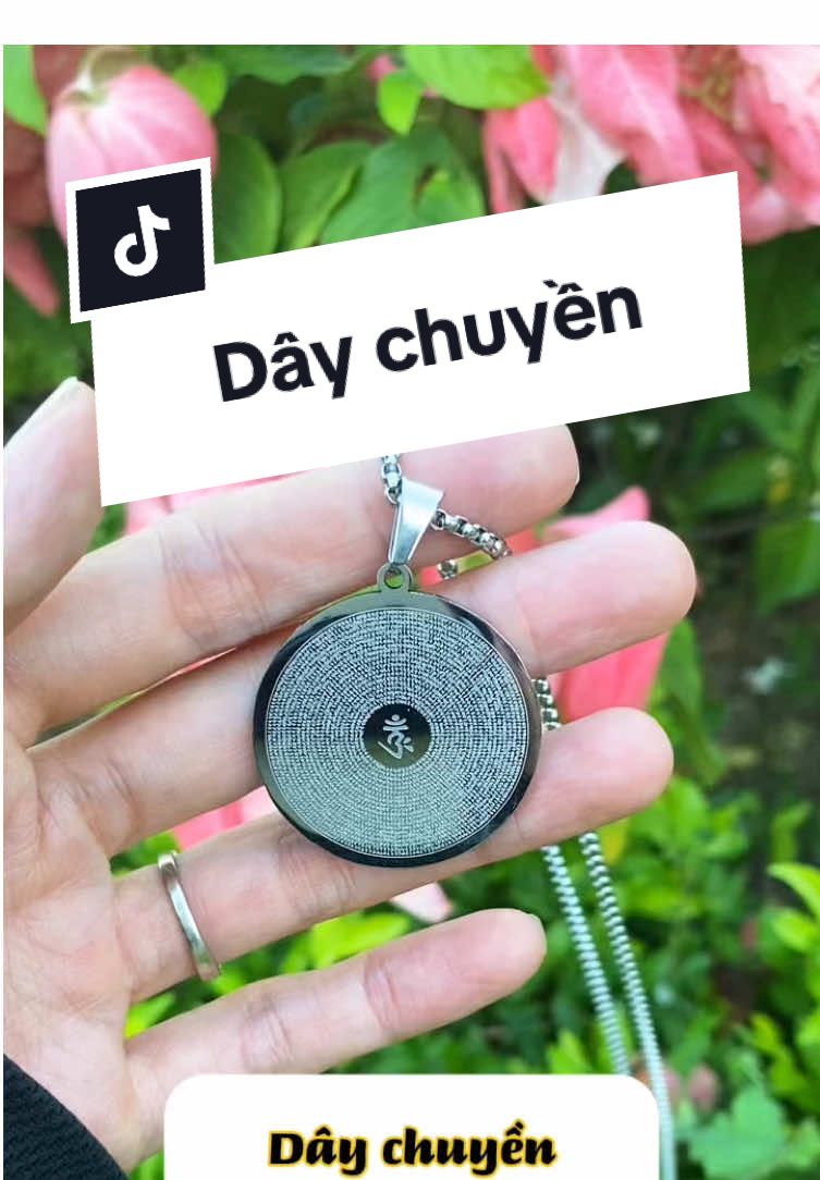 Chú Lăng Nghiêm là một thần chú có sức mạnh lớn, được biết đến với tác dụng để cầu an, trừ ma chướng, và thanh tẩy tâm linh.    Chú Lăng Nghiêm gồm 5 đệ với từng ý nghĩa: 1. Đệ thứ nhất là để tiêu trừ tai họa, giúp tiêu diệt các tai họa trong hàng vạn năm. 2. Đệ thứ hai là để cứu độ chúng sinh, bao gồm cả các chúng sinh cõi trời và cõi người. 3. Đệ thứ ba với 15 câu 