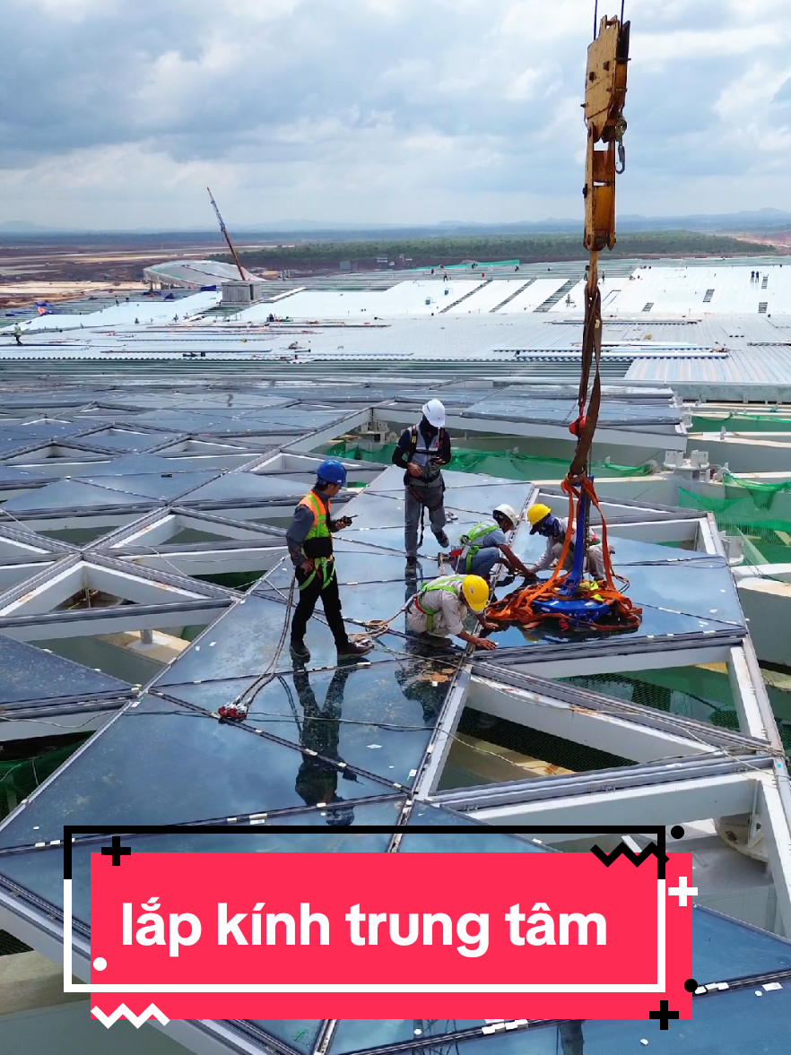 Quá trình lắp kính trung tâm đang được triển khai nhanh tại sân bay lo g thành #cupcut #sanbaylongthanh #nghenghiepcuatoi 