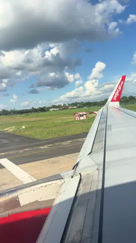 Thai vietjet clear for takeoff from Ubon Ratchathani #a321 #อุบลราชธานี #takeoff 