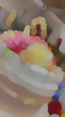 nyari wedding cake ?tapi bingung nyari yang tampilan mewah tapi harga murah?? KE GLOBAL BAKERY SOLUSINYA!!😜 SIAP NERIMA PESANAN REQUEST 🥰😍 #pusatkueulangtahun #globalbakery #weddingcake 