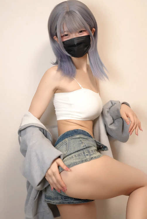 はむの事シバきたい人、コメントに手挙げて〜✋ いいねしに行く＞ ̫＜ ♡