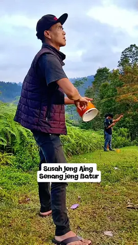 Cuma Di Buka Deui Ge #pedesaanindonesia #pedesaanjawabarat #desaterisolir #pedesaansunda #rumahpinggurhutan #kampungterpencil #fypシ゚viral🖤tiktok #ilmubagong 
