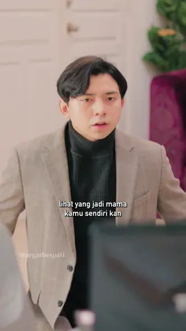 Mama mengawasi di mana-mana. @Arga Aigoo  #SerialTikTok #TikTokTainment #TikTokSeries #TikTokSeriesFuture #drama #argarhespati #suneedaycreative #dramatiktok #viraltiktok #kehidupan #anak #mama #pacar #cinta #ai #satelit #komedi 