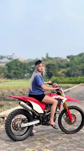 Monggo juragan CRF harga pelajar spek ngentup  CRF 2019 lengkap plat N malang Mesin bore up full brt  Blok brt piston 75 Kop brt 36/31, noken ads Bandul brt Karbu pwk brt 34 Stang protaper carmicheal ori Gear set 520 renthal  Harga 25 jt nego  #fypage #crfboreup #trailadventureindonesia #gtxindonesia 