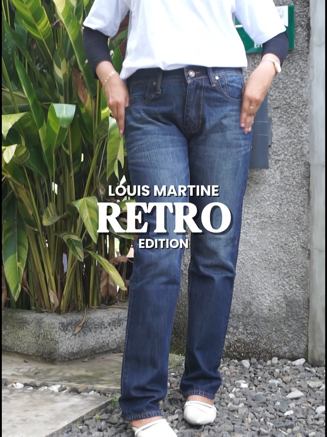 ✨ OOTD simpel tapi tetap kece! Tampil stylish tanpa ribet dengan celana jeans unisex warna biru klasik. Cocok banget buat kamu yang aktif seharian tapi tetap mau tampil modis. Dipadukan dengan kaos putih basic dan sneakers, look ini aman banget buat hangout, kuliah, atau sekadar ngopi santai sore. 👖 Detail Celana: Warna: Retro Bahan: Denim nyaman dipakai seharian Potongan: Slim Straight (unisex) Ukuran tersedia: 28–44# 📌 Cocok buat semua aktivitas: kuliah, nongkrong, bahkan casual meeting! 💬 Drop pertanyaan di kolom komentar, atau klik link di bio buat order langsung!#jeansunisex #ootdhijab #Dailyoutfit #fashiontiktok #CelanaMurah #Louismartine #FYP #louismartineoriginal #fyp