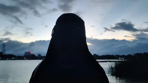 মুগ্ধতার ছোঁয়া।🙂🖤    