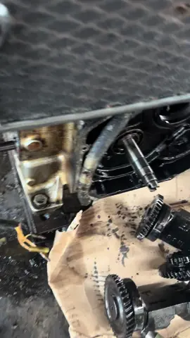 Proses pembongkaran mesin yanmar8,5 dan rangka G1000🙌🏻🔥#traktor #traktorsawah #traktorbekas #pinrangsulawesiselatan #pinrang #fypシ #4upage #4u 