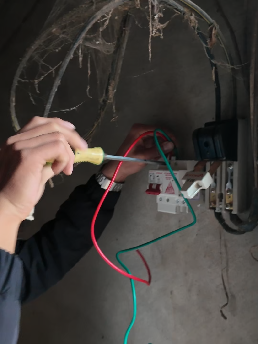 123LẮP ĐẶT CHO HỘ GIA ĐÌNH CHĂN NUÔI ĐIỆN GIẬT LỢN HƯ HẠI TÀI SẢN #mhhvietnam #ĐiệnGiật #ChốngGiậtĐiện #AptomatChốngGiật #ThiếtBịChốngGiật #AnToànĐiệnGiaĐình #GiậtĐiệnCáchLy #GiảiPhápChốngGiật #KhôngLoĐiệnGiật #ChạmTayKhôngGiật #CháyChậpĐiện #CháyDoĐiện #ChốngCháyĐiện #DậpTiaLửaĐiện #AptomatChốngCháy #NgắtTrướcKhiCháy #QuáTảiĐiệnCháy #ThiếtBịNgắtCháy #AnToànCháyNổ #KhôngLoCháyĐiện