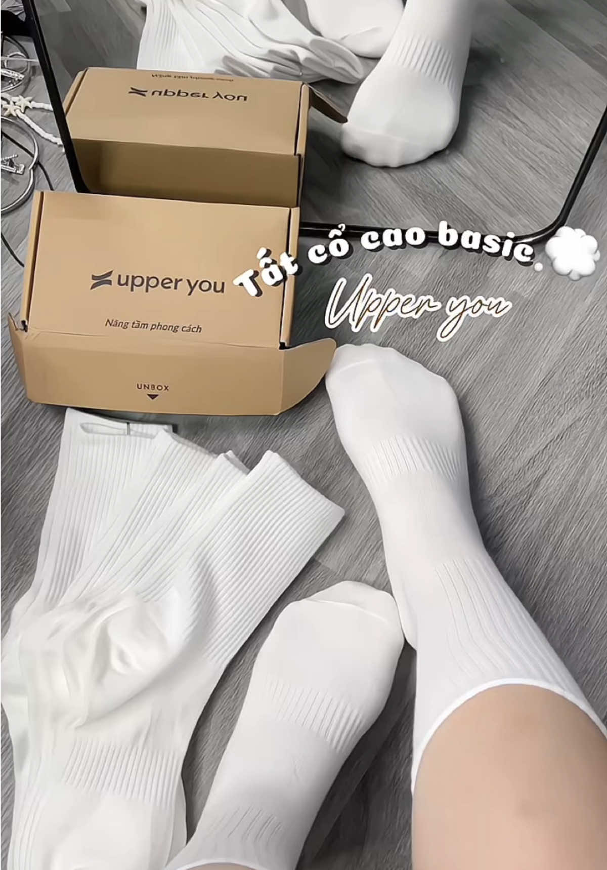 Tất trắng là hong thể thiếu đối với tui💭#tatcocao #tattrangcaoco #upperyou #tatupperyou #tatnamnu #tatbasic #myoutfit #outfitideas #tattron 
