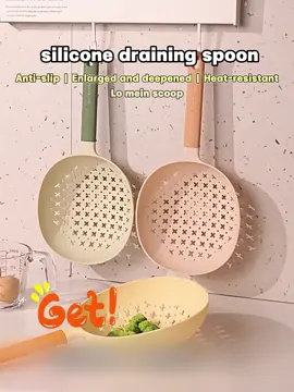 Silicone drain spoon, noodles and vegetables in dumpling are all suitable.#drainingspoon #spoon #Fishingnoodlespoon #kitchen 