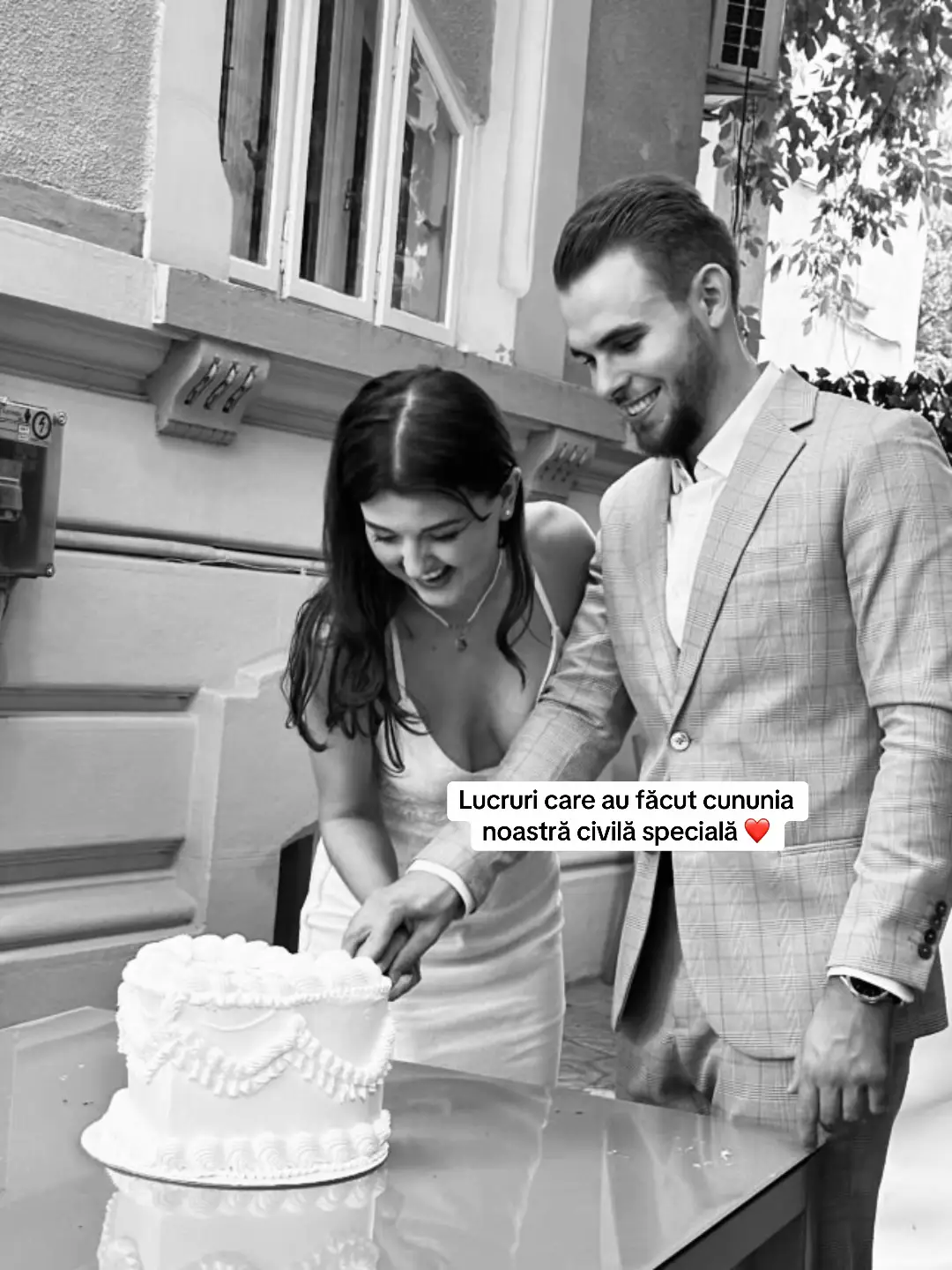 Recunosc ca ne am bucurat din plin de proces, chiar daca a fost stresant, simt ca fiecare detaliu pe care l am gandit a prins viata și a fost fix cum am visat ❤️ #civilceremony #Love #weddingday #weddingdress #weddingnails #justmarried #married 