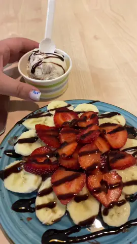 🍦 Frosto-da ləzzətli waffle + dondurma cəmi 6 AZN! 📍 Ünvan: Əbdülkərim Əlizadə küçəsi, Sahil metrosunun yaxınlığı, Malakan bağının yanı